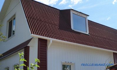 Co jest lepszego metalu lub onduliny na dachu prywatnego domu