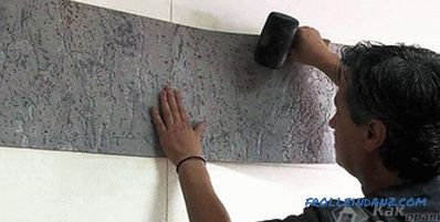 Jak przykleić korek na ścianie