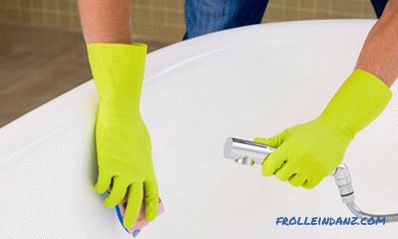Jak umyć wannę akrylową - wskazówki dotyczące mycia narzędziami i narzędziami specjalnymi + Wideo