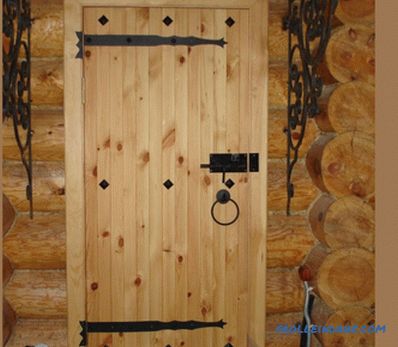 Drewniane drzwi wejściowe do samodzielnego montażu: jak zrobić
